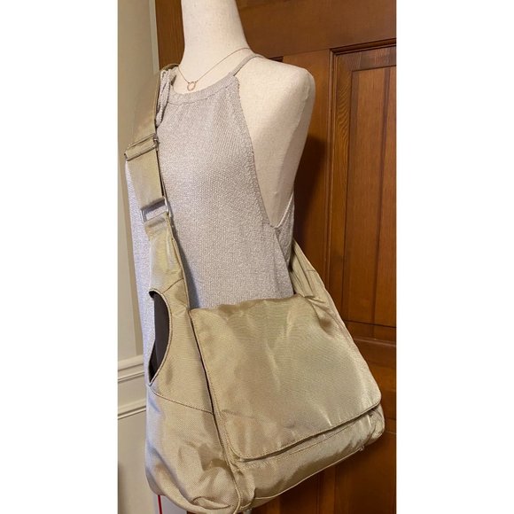 Pottery Barn Kids Convertible 2 in1 Diaper Bag Messenger/Backpack + Changing Pad - Picture 6 of 16